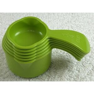 Tupperware Measuring Cups Curved Handle Double Spout Set of 6 #6135A Green